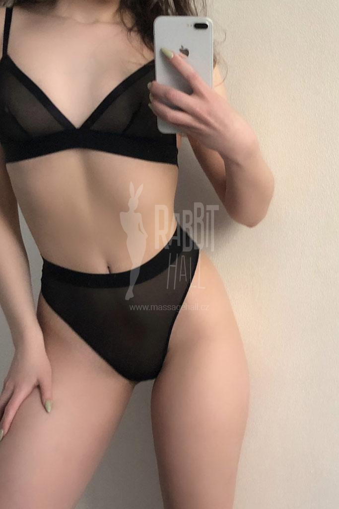 Emily mláda erotická masérka